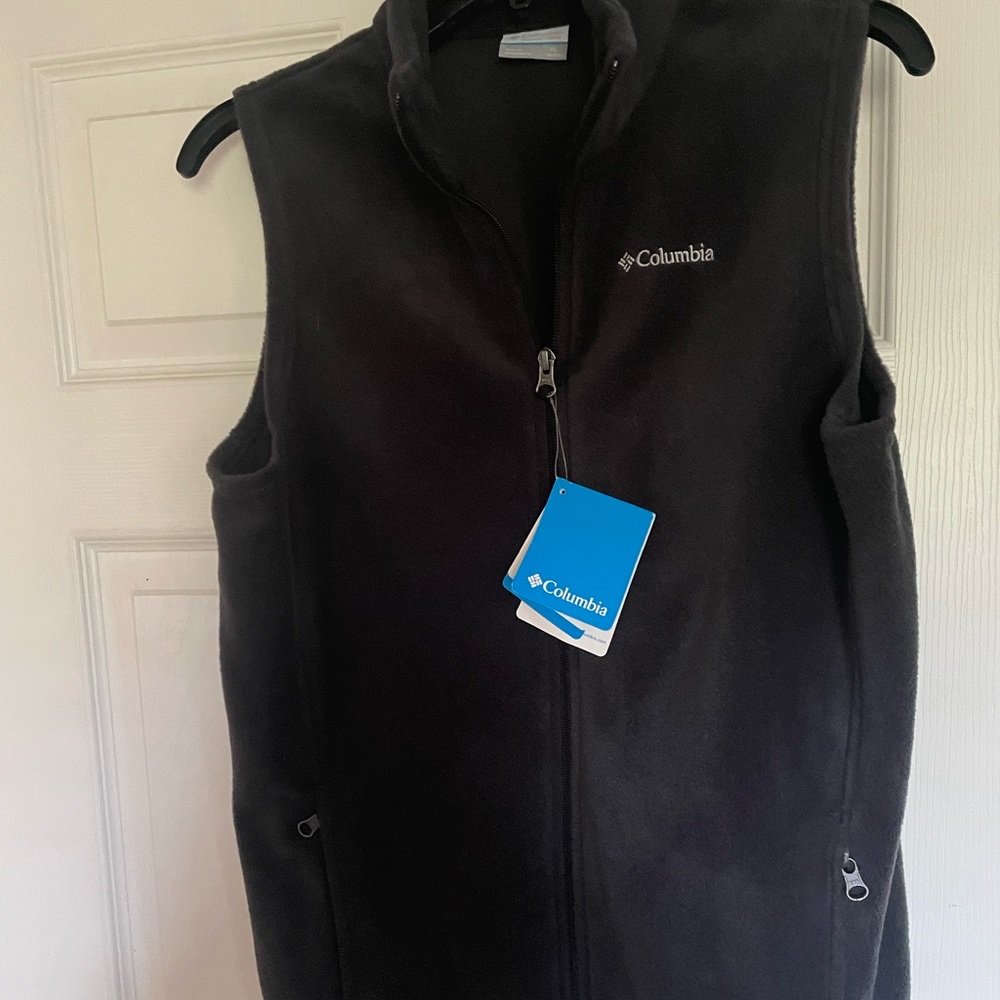 New Columbia dark gray fleece vest.  Smoke free home, never worn.